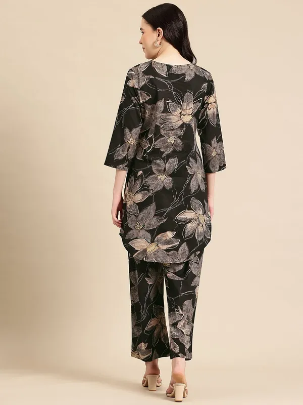 Black_Pure_Cotton_Floral_Printed_Straight_Co-Ords_For_Women