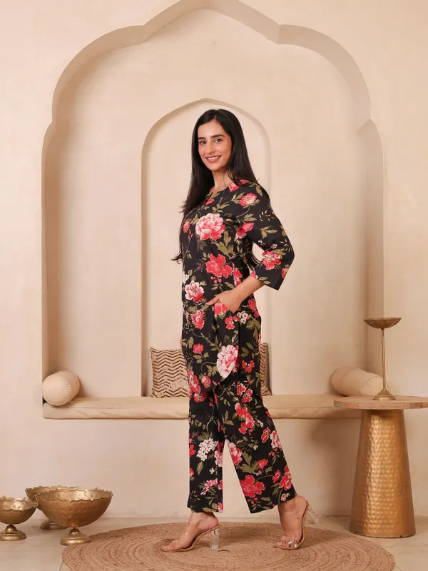 Black_Pure_Cotton_Floral_Printed_Straight_Co-Ords_For_Women