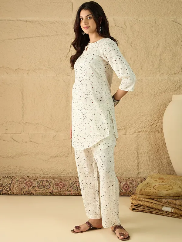 Off_White_Pure_Cotton_Printed_Relaxed_Kurta_Co-Ords_For_Women