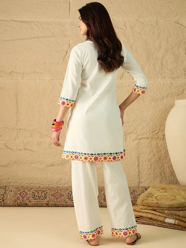 White_Pure_Cotton_Embroidered_Kurta_Straight_Co-Ords_For_Women
