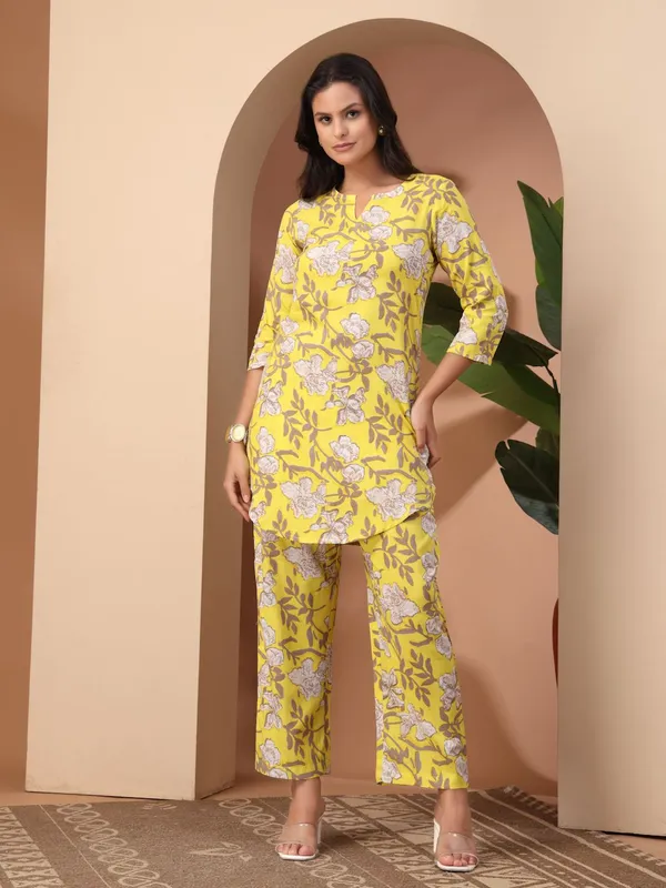 Yellow_Viscose_Rayon_Floral_Printed_Straight_Co-Ords_For_Women