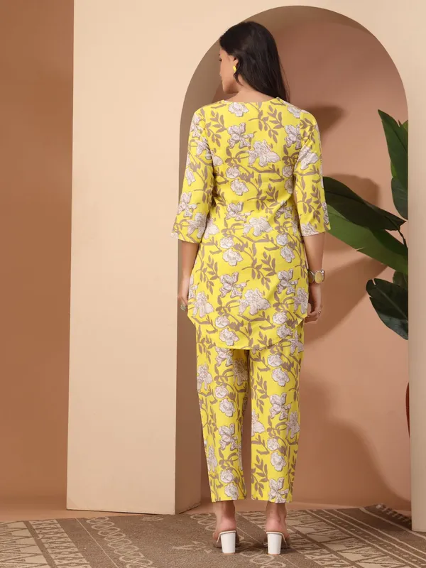 Yellow_Viscose_Rayon_Floral_Printed_Straight_Co-Ords_For_Women
