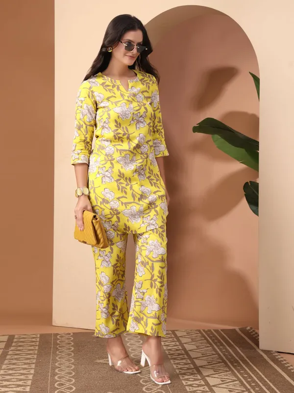 Yellow_Viscose_Rayon_Floral_Printed_Straight_Co-Ords_For_Women