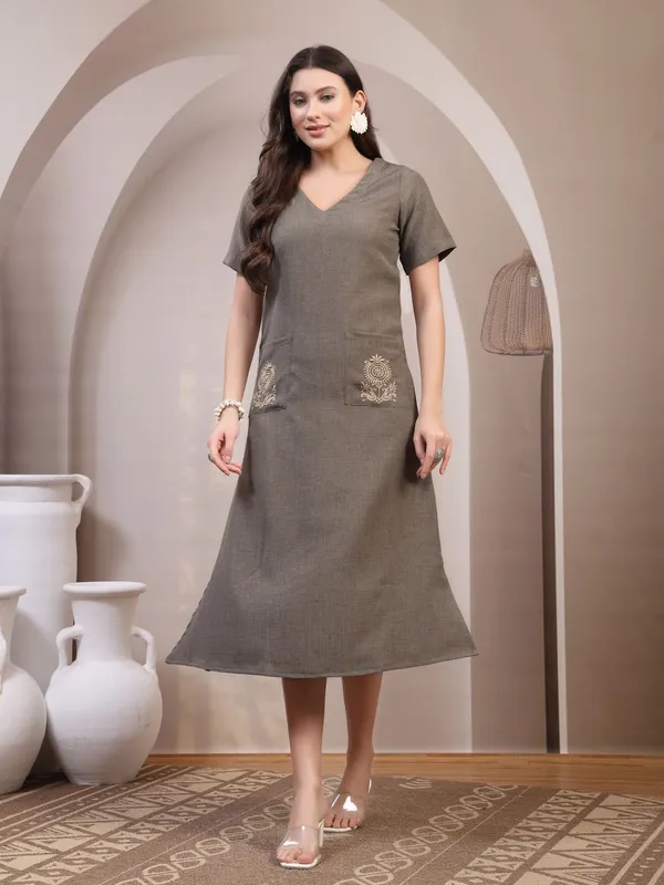 Green_Viscose_Rayon_A-Line_Embroidered_Pocket_Midi_Dress_For_Women