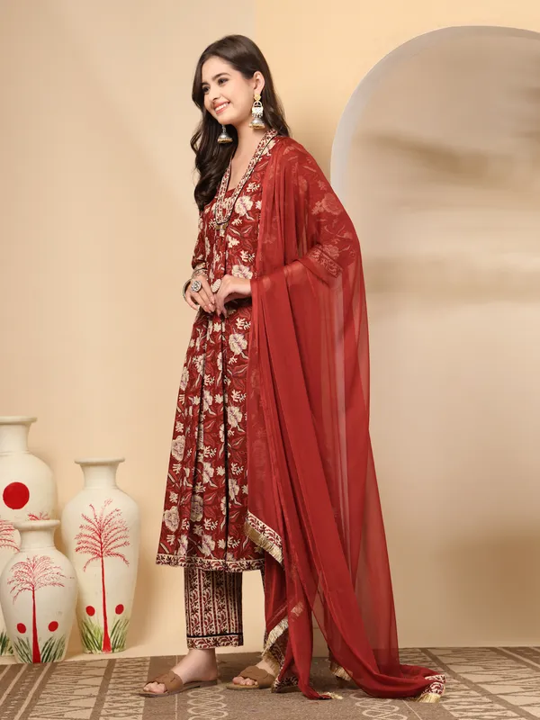 Maroon_Pure_Cotton_Regular_Floral_Printed_Sequinned_Kurta_Set_For_Women