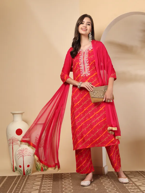 Pink_Viscose_Rayon_Regular_Leheriya_Printed_Thread_Work_Kurta_Set_For_Women