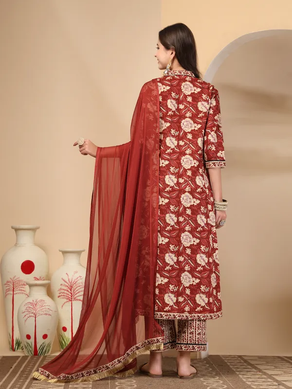 Maroon_Pure_Cotton_Regular_Floral_Printed_Sequinned_Kurta_Set_For_Women