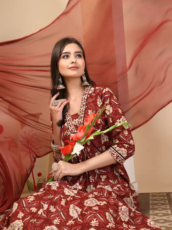 Maroon_Pure_Cotton_Regular_Floral_Printed_Sequinned_Kurta_Set_For_Women