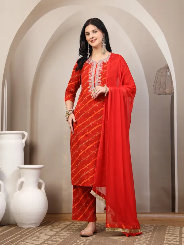 Red_Viscose_Rayon_Regular_Leheriya_Printed_Thread_Work_Kurta_Set_For_Women