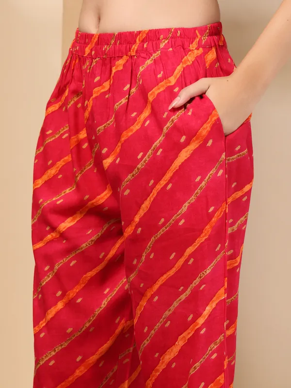 Pink_Viscose_Rayon_Regular_Leheriya_Printed_Thread_Work_Kurta_Set_For_Women