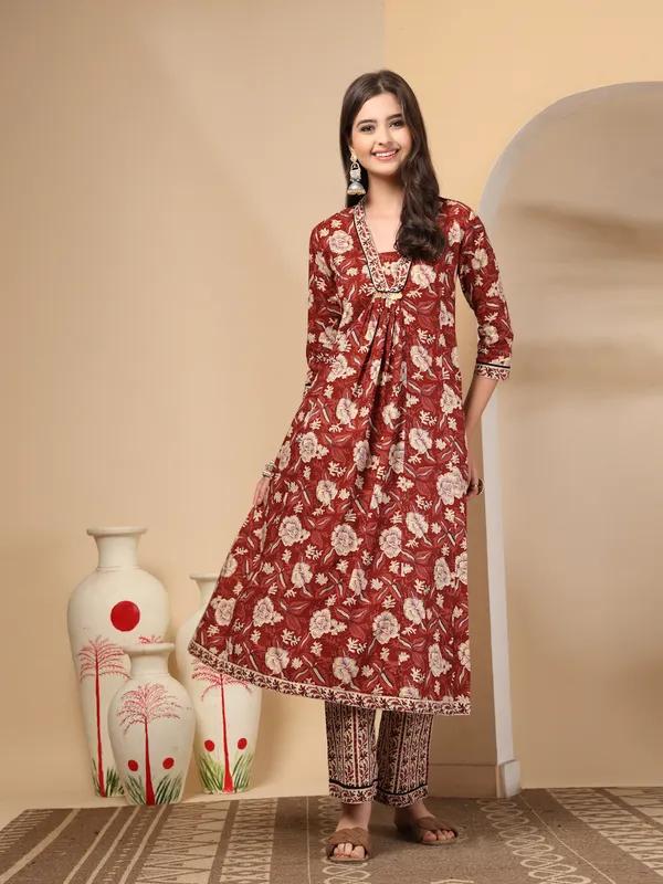 Maroon_Pure_Cotton_Regular_Floral_Printed_Sequinned_Kurta_Set_For_Women