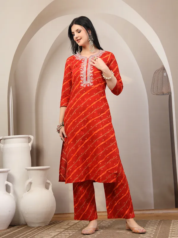 Red_Viscose_Rayon_Regular_Leheriya_Printed_Thread_Work_Kurta_Set_For_Women