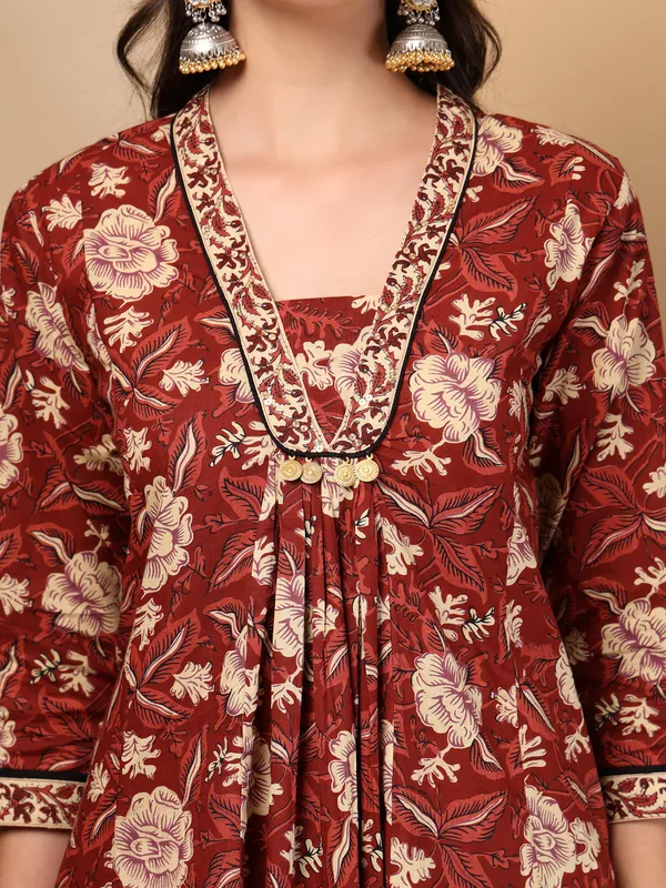 Maroon_Pure_Cotton_Regular_Floral_Printed_Sequinned_Kurta_Set_For_Women