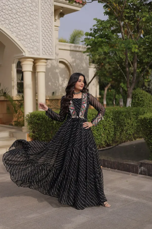Black_Georgette_Printed_Flared_Anarkali_Dress_For_Women