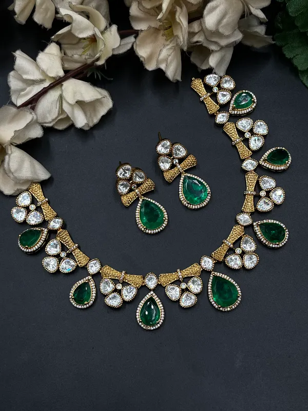 Green_&_Gold_Tone_Teardrop_Stone_Necklace_And_Earrings_Set