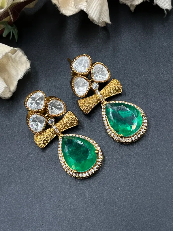 Green_&_Gold_Tone_Teardrop_Stone_Necklace_And_Earrings_Set