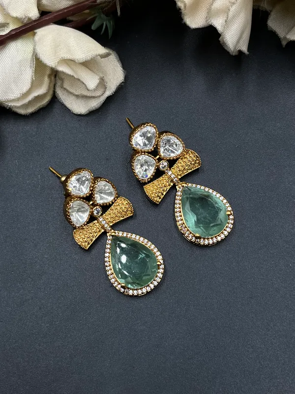 Gold_&_Green_Stone_Teardrop_Necklace_Set_With_Earrings