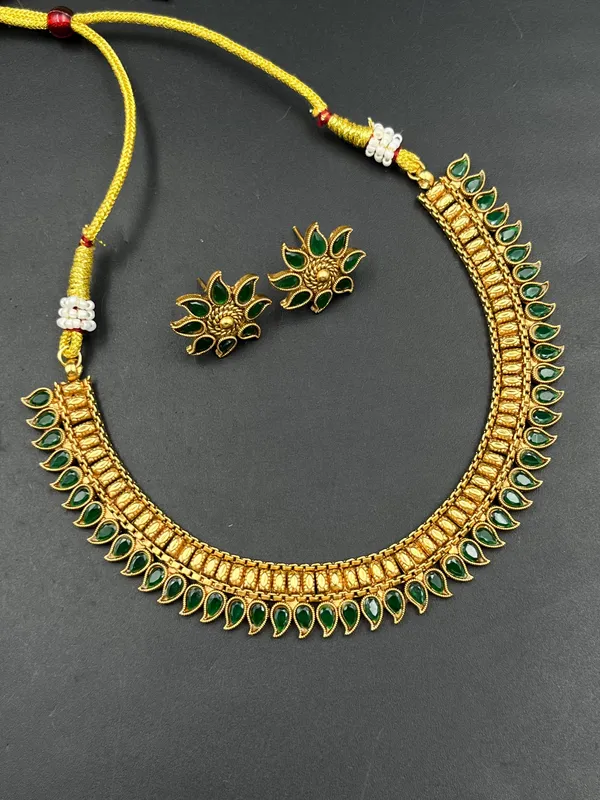 Gold_Green_Teardrop_Stone_Necklace_Set_For_Women
