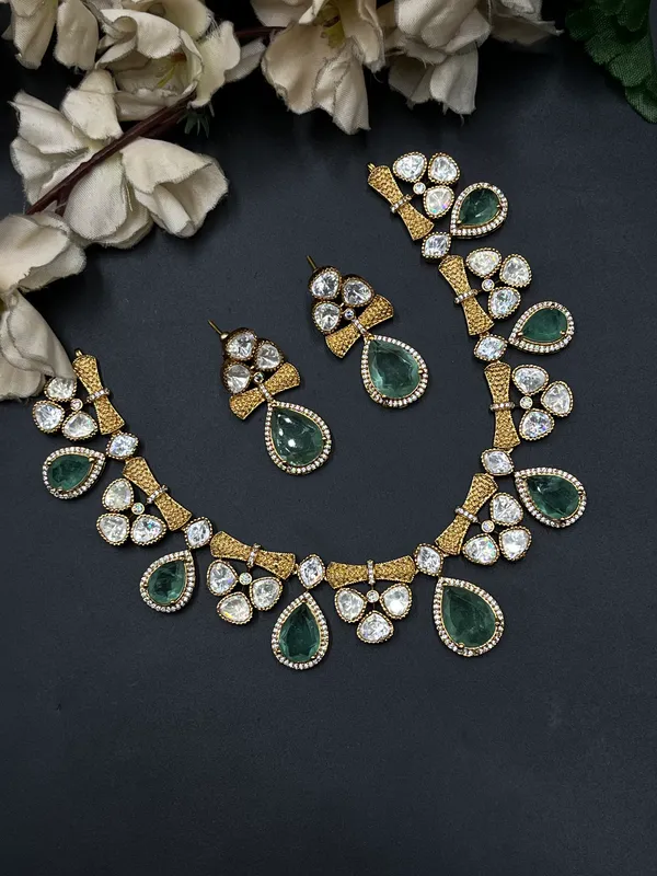 Gold_&_Green_Stone_Teardrop_Necklace_Set_With_Earrings