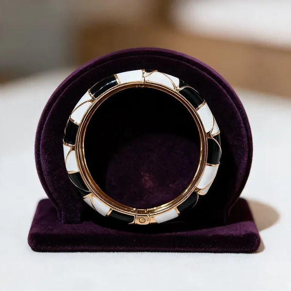 Black_White_Metal_Resin_Designer_Bangles_For_Women