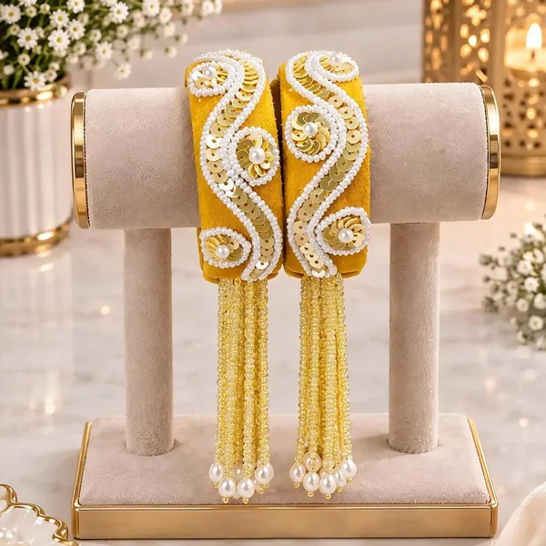 Yellow_Metal_Cotton_Stone_Embellished_Bridal_Bangle_For_Women