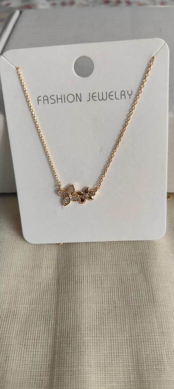 Gold_Tone_Floral_Pendant_Necklace_for_Women