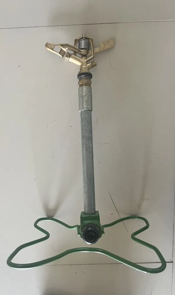 Garden-Butterfly-Stand-with-riser-pipe-and-Water-Sprinkler-Nozzle