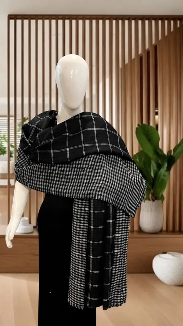 Black_Wool_Woven_Checkered_Stole_For_Unisex