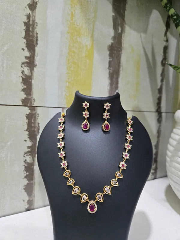 Gold_Tone_Floral_Necklace_Set_for_Women
