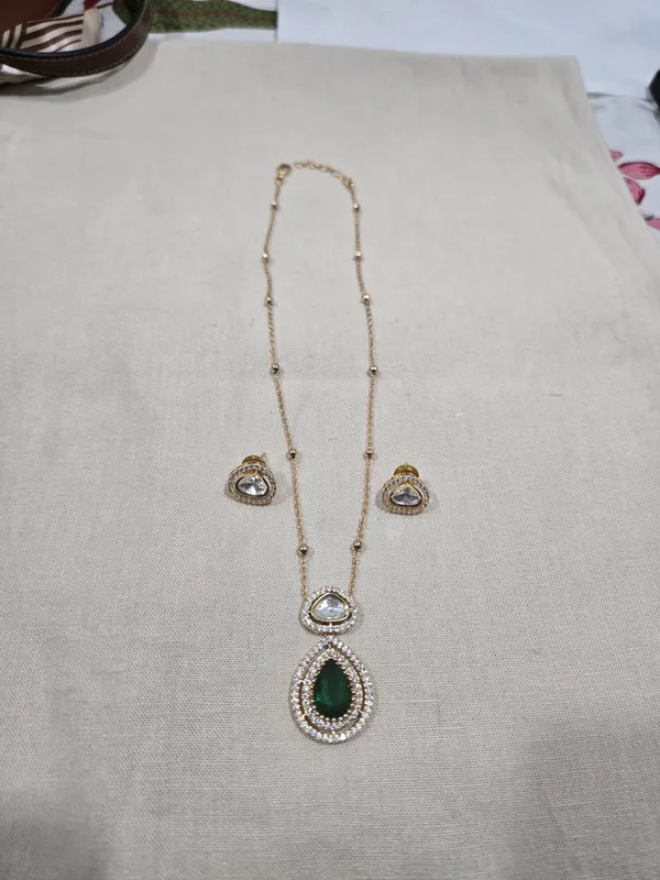 Gold_Tone_Green_Stone_Necklace_Set_for_Women