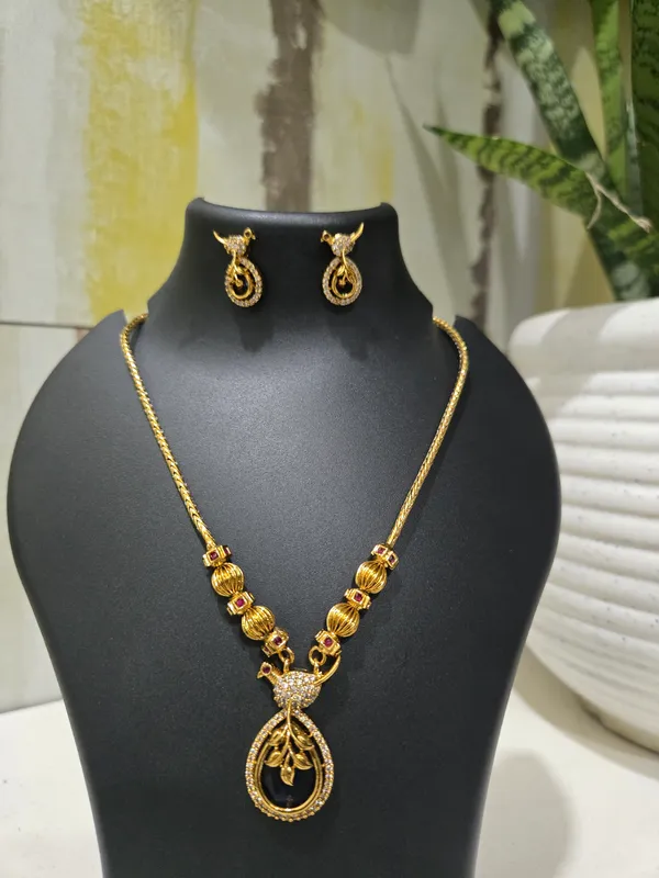 Gold_Tone_Necklace_Set_for_Women