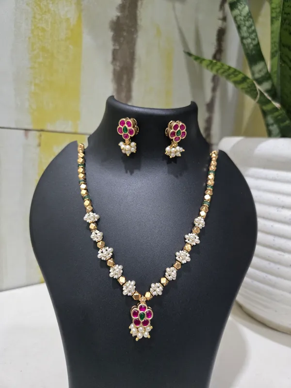 Gold_Tone_Stone_Studded_Necklace_Set_for_Women