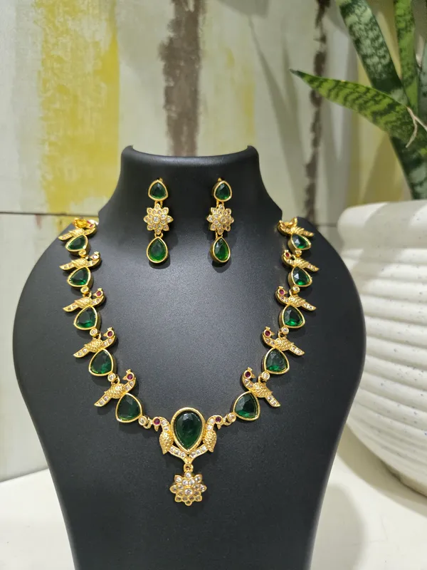 Gold_Tone_Green_Stone_Necklace_And_Earrings_Set