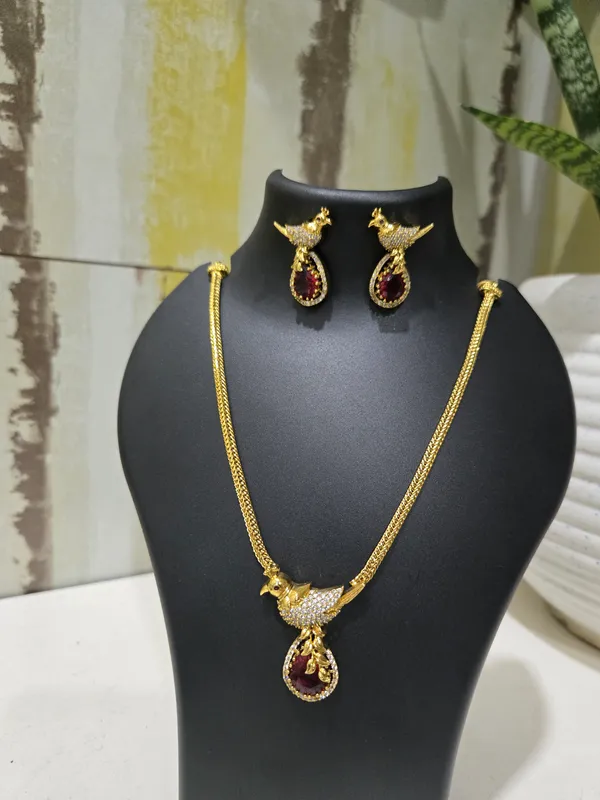 Gold_Tone_Bird_Motif_Necklace_And_Earrings_Set
