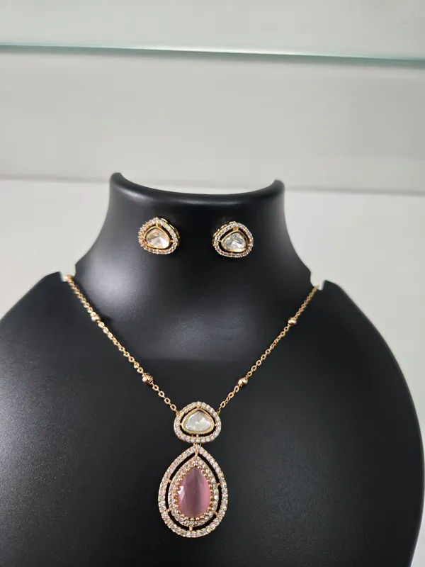Gold_Tone_Teardrop_Pendant_Necklace_Set_for_Women