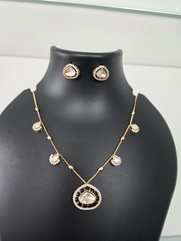 Gold_Tone_Teardrop_Necklace_Set_For_Women