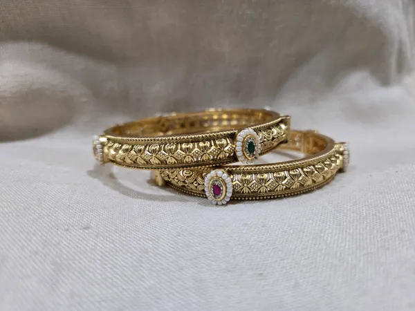 Gold_Tone_Embellished_Bangle_Set_for_Women
