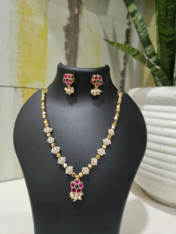 Gold_Tone_Stone_Studded_Necklace_Set_for_Women