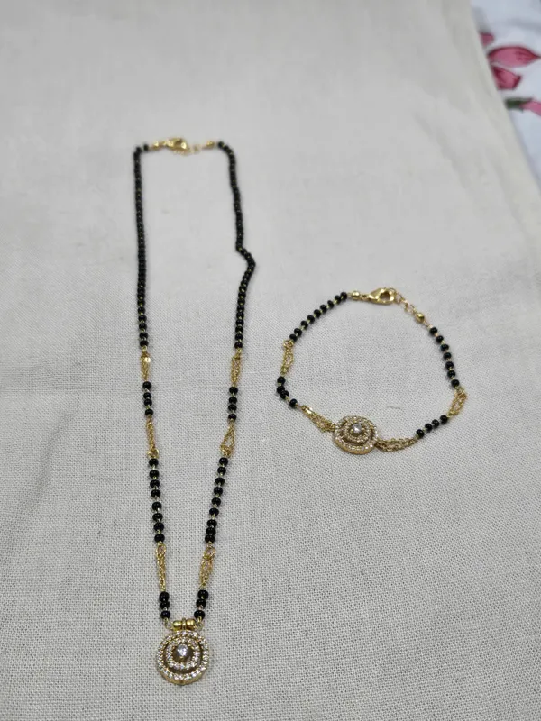 Black_Beaded_Gold_Tone_Mangalsutra_Set_for_Women