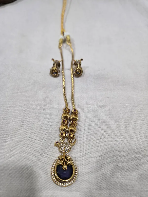 Gold_Tone_Blue_Pendant_Necklace_Set_for_Women