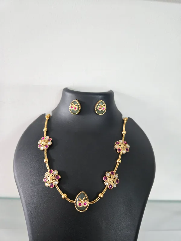 Gold-Toned_Floral_Necklace_And_Earrings_Set_For_Women