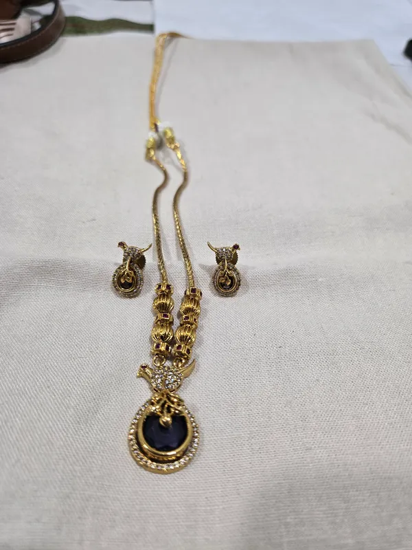 Gold_Tone_Necklace_And_Earrings_Set_for_Women
