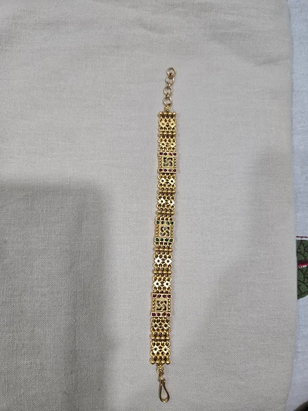 Gold_Tone_Traditional_Link_Bracelet_for_Women