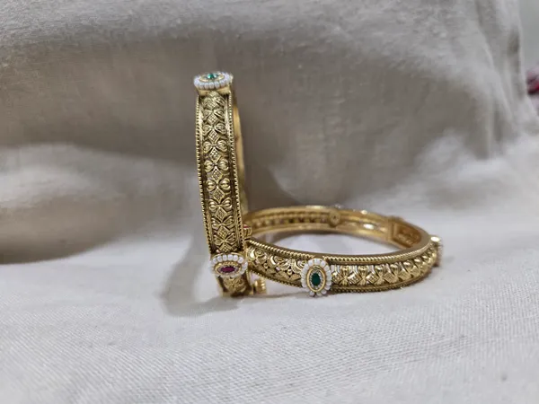 Gold_Tone_Embellished_Bangle_Set_for_Women