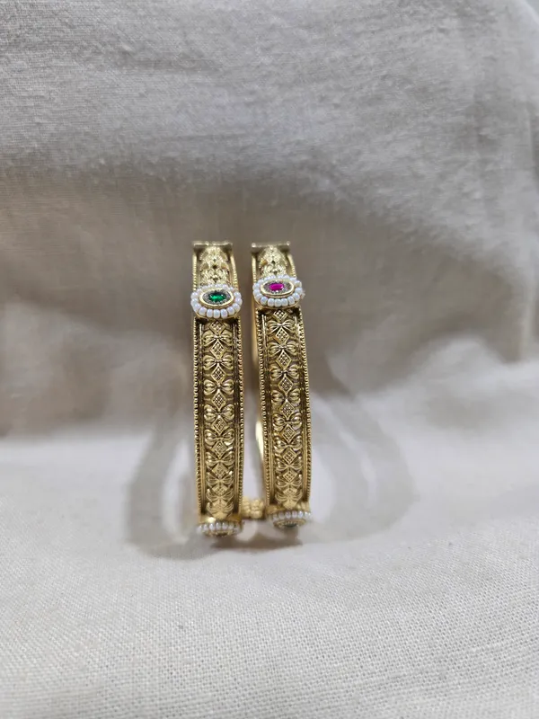 Gold_Tone_Embellished_Bangle_Set_for_Women