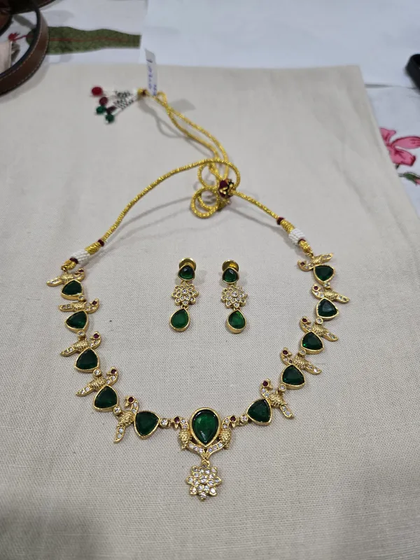 Green_Gold_Tone_Necklace_Set_For_Women