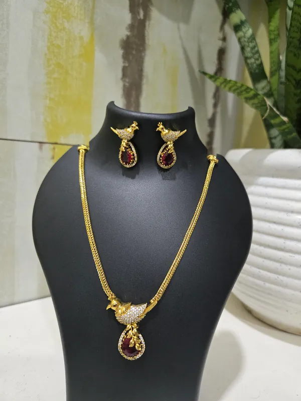 Gold_Tone_Bird_Motif_Necklace_And_Earrings_Set