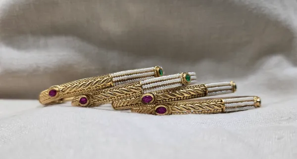 Gold_Tone_Embellished_Stone_Bangles_Set_for_Women