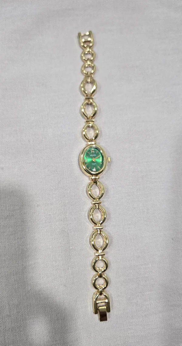 Gold_Tone_Link_Bracelet_Watch_for_Women