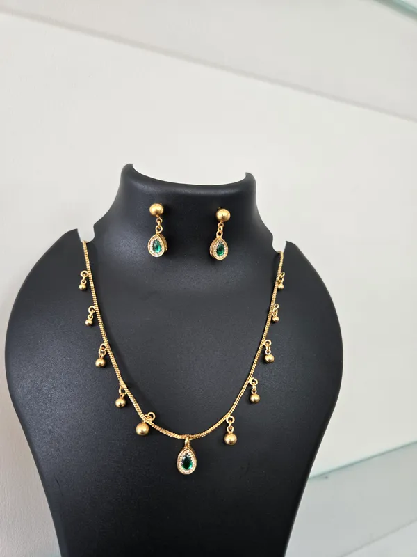 Gold_Tone_Green_Stone_Necklace_Set_for_Women